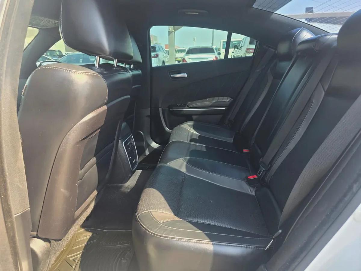 دودج تشارجر 2017 مواصفات امريكية 6 سلندر بحالة جيدة-7-7