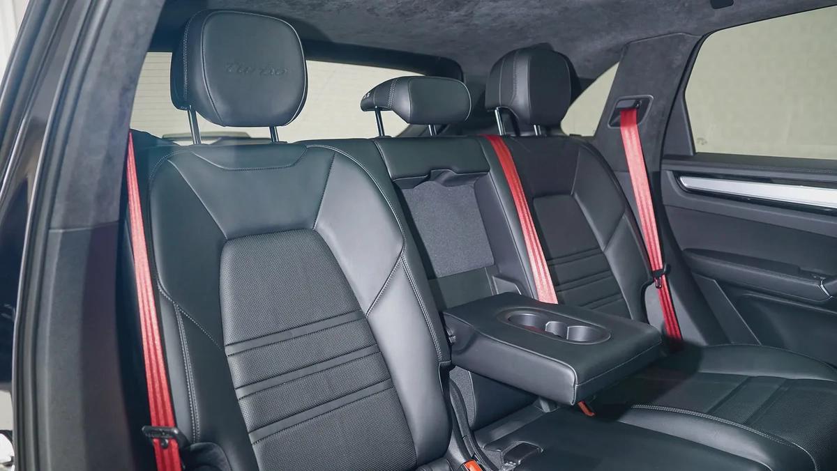 Special Offer | AED 6,863 PM | Up to 3 Years Warranty Unlimited | 2019 Porsche Cayenne - Turbo-6-6