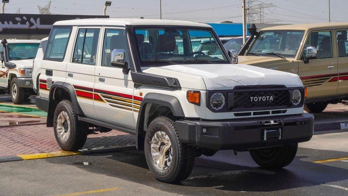 Toyota Land Cruiser 70 2.8L DIESEL Oman Specs-0-0