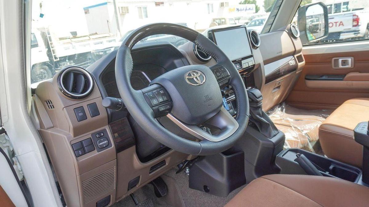 Toyota Land Cruiser 70 2.8L DIESEL Oman Specs-3-3