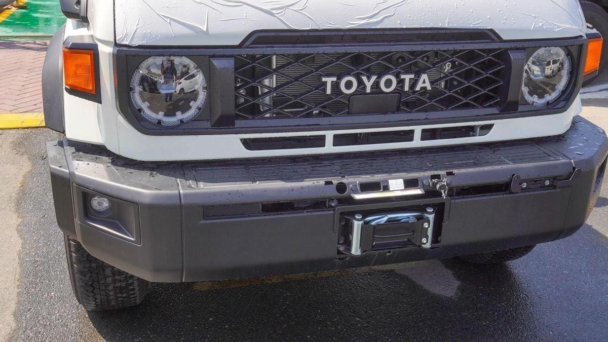Toyota Land Cruiser 70 2.8L DIESEL Oman Specs-15-15
