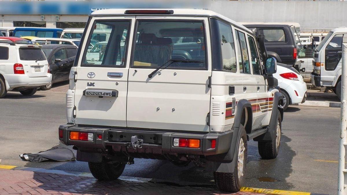 Toyota Land Cruiser 70 2.8L DIESEL Oman Specs-18-18