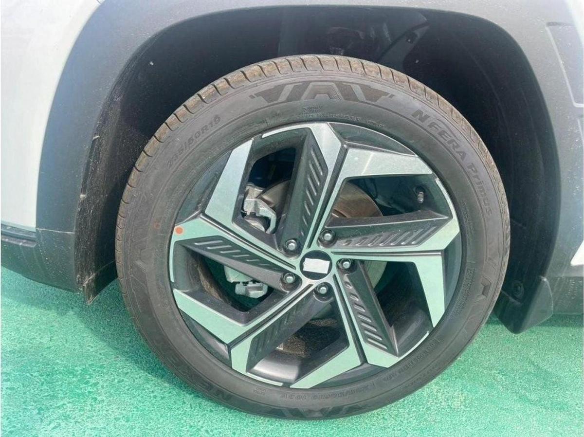 Hyundai Tucson 2.0 WITH BUSH STRAT .19 ALLOW WHEELS .SCREEN. CAMERA. DIGITAL KM .ELECTRIC BAG-7-7