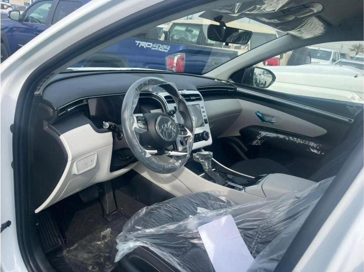 Hyundai Tucson 2.0 WITH BUSH STRAT .19 ALLOW WHEELS .SCREEN. CAMERA. DIGITAL KM .ELECTRIC BAG-9-9