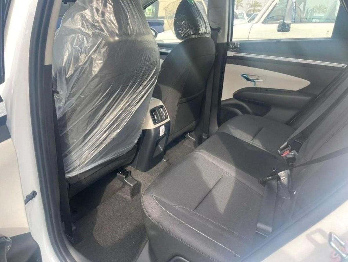 Hyundai Tucson 2.0 WITH BUSH STRAT .19 ALLOW WHEELS .SCREEN. CAMERA. DIGITAL KM .ELECTRIC BAG-13-13