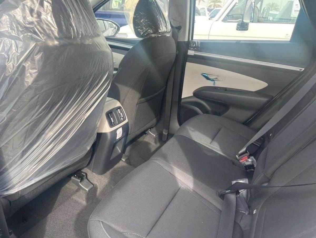 Hyundai Tucson 2.0 WITH BUSH STRAT .19 ALLOW WHEELS .SCREEN. CAMERA. DIGITAL KM .ELECTRIC BAG-14-14