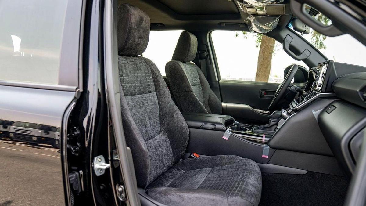 Toyota Land Cruiser LC GXR 3.3D\(LHD) TOYOTA LAND CRUISER LC300 GXR 3.3D AT MY2025 – BLACK-16-16