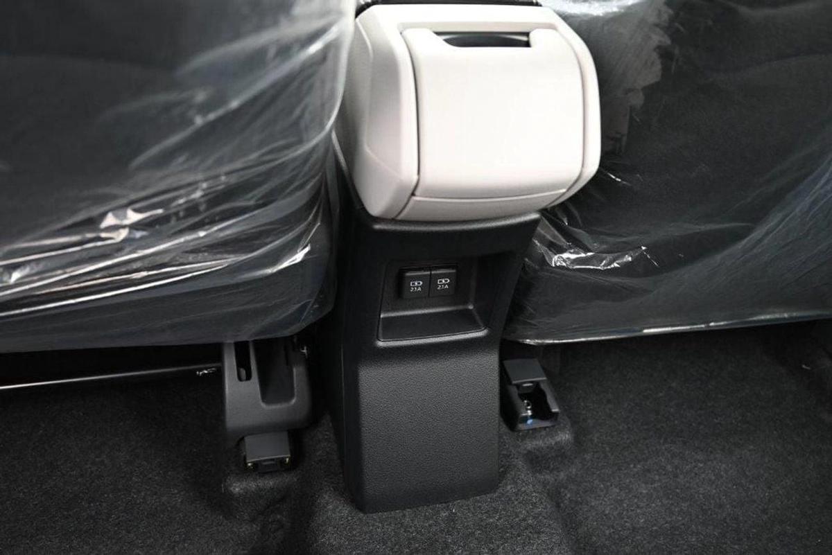 Toyota Veloz full option 1.5L-9-9