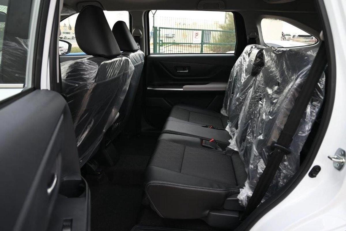 Toyota Veloz full option 1.5L-11-11