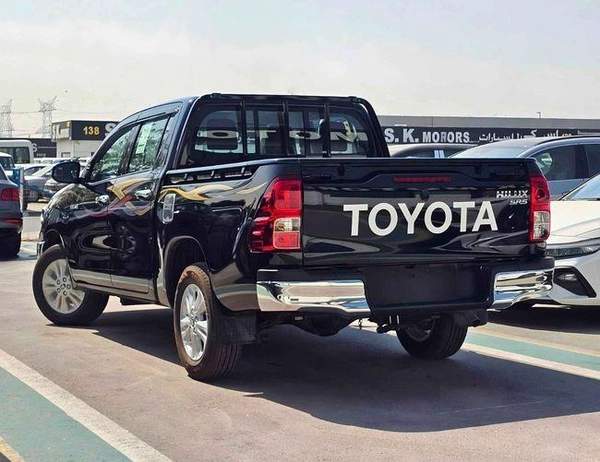 Toyota Hilux SR5 / NARROW BODY DOUBLE CABIN /T / REAL CAMERA WITH CHROME BUMPERS (CODE#HP2MF)