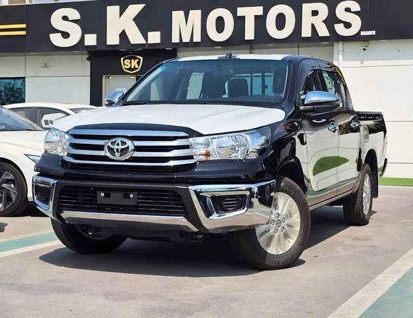 Toyota Hilux SR5 / NARROW BODY DOUBLE CABIN /T / REAL CAMERA WITH CHROME BUMPERS (CODE#HP2MF)