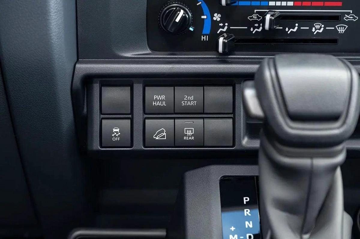 Toyota Land Cruiser 70 LC76 2.8L AT V4 DIESEL 2025-9-9