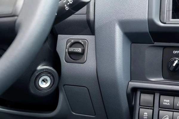 Toyota Land Cruiser 70 LC76 2.8L AT V4 DIESEL 2025