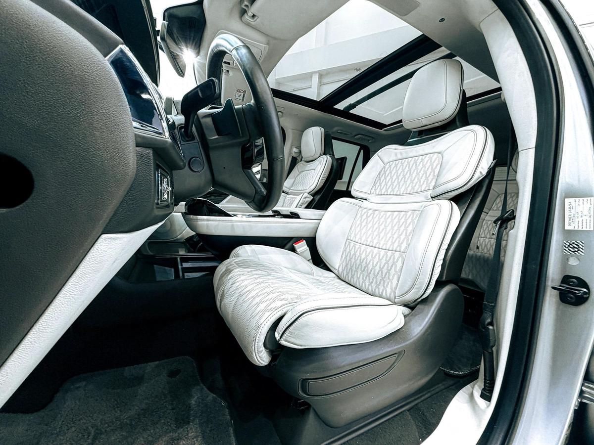 Massive Price Drop!!! // AED 2,700 // 20%DP // 2022 Lincoln Navigator-1-1