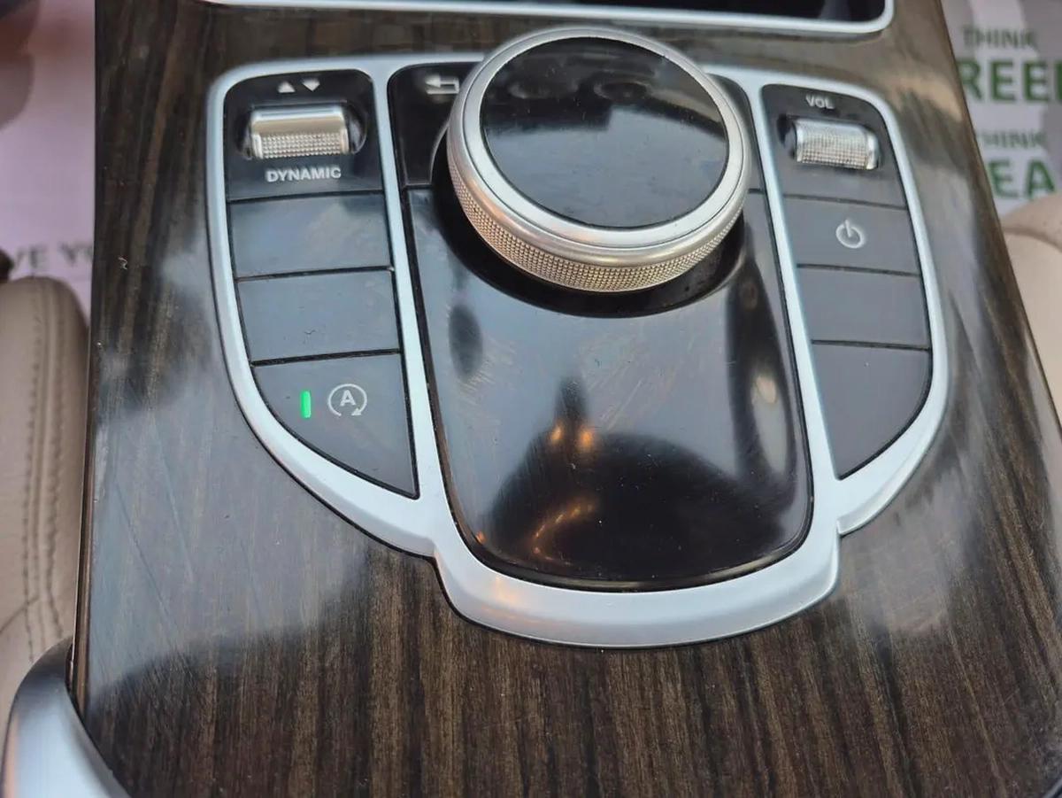 Mercedes-Benz C300 2018 - American Specs - Excellent Condition-7-7