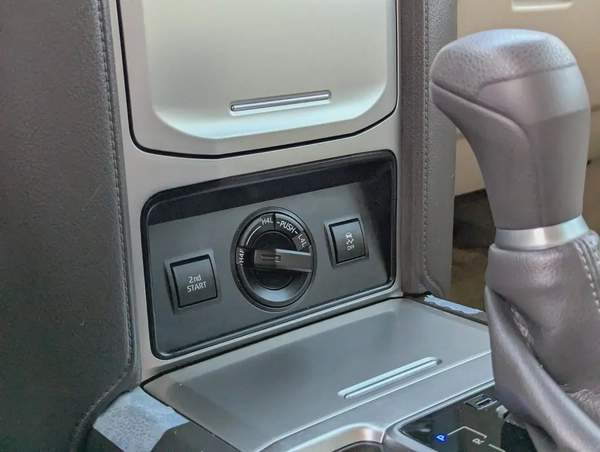 2023 TOYOTA PRADO GCC V4 2.7L ORIGINAL PAINT ACCIDENT FREE IN EXCELLENT CONDITION