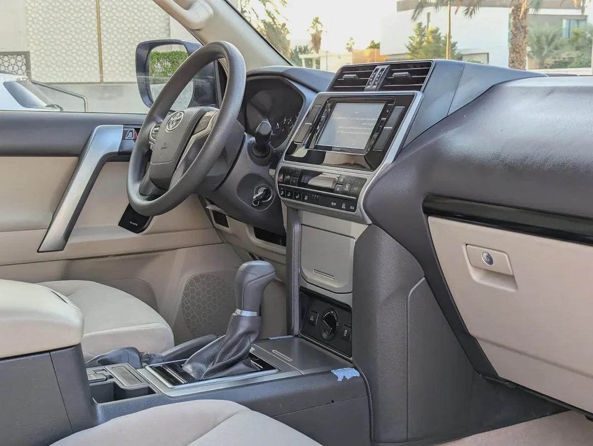 2023 TOYOTA PRADO GCC V4 2.7L ORIGINAL PAINT ACCIDENT FREE IN EXCELLENT CONDITION-9-9