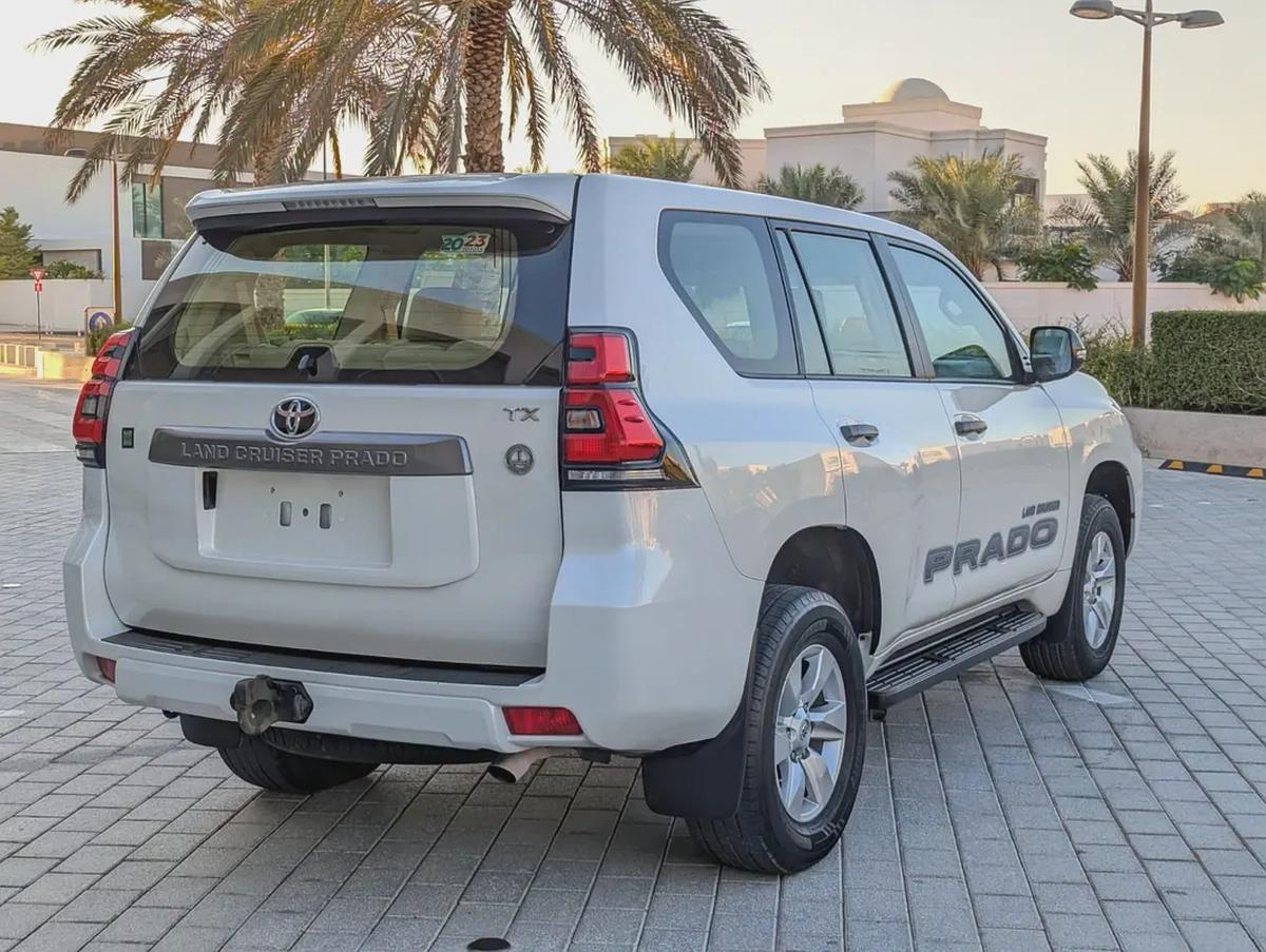 2023 TOYOTA PRADO GCC V4 2.7L ORIGINAL PAINT ACCIDENT FREE IN EXCELLENT CONDITION-13-13