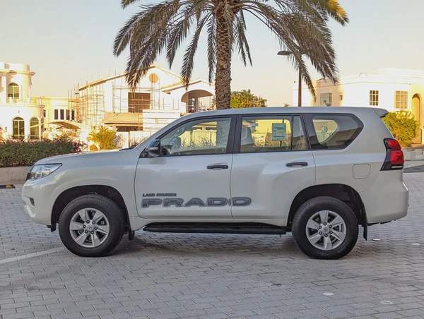 2023 TOYOTA PRADO GCC V4 2.7L ORIGINAL PAINT ACCIDENT FREE IN EXCELLENT CONDITION