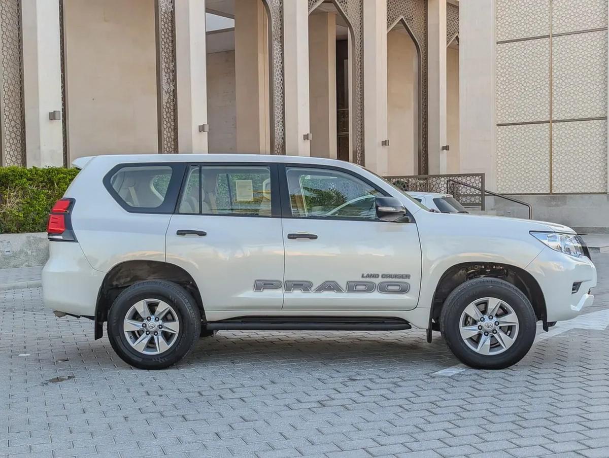 2023 TOYOTA PRADO GCC V4 2.7L ORIGINAL PAINT ACCIDENT FREE IN EXCELLENT CONDITION-15-15