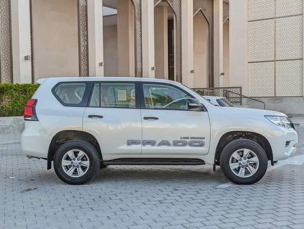 2023 TOYOTA PRADO GCC V4 2.7L ORIGINAL PAINT ACCIDENT FREE IN EXCELLENT CONDITION