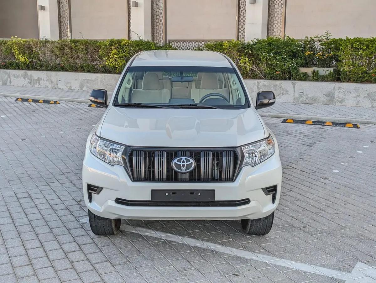 2023 TOYOTA PRADO GCC V4 2.7L ORIGINAL PAINT ACCIDENT FREE IN EXCELLENT CONDITION-17-17