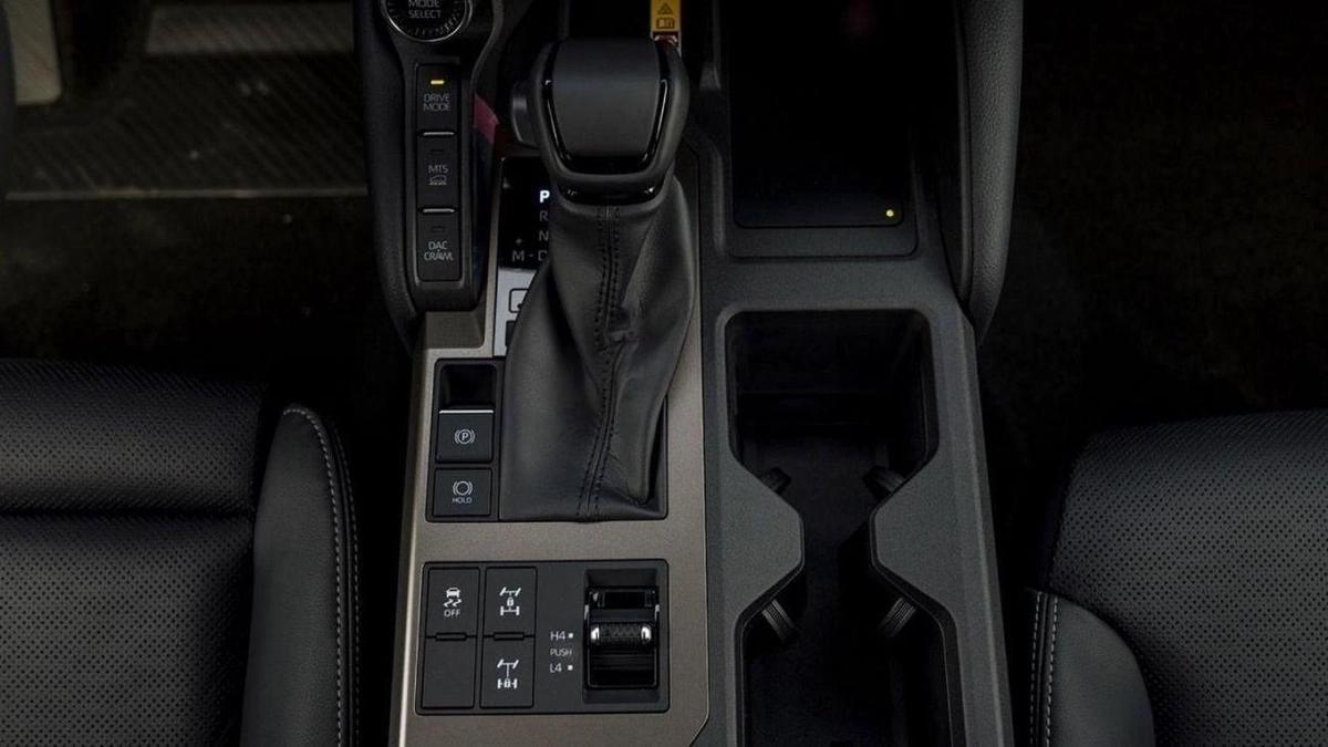 Toyota Prado Toyota Prado 2.4L Turbo Petrol Luxury A/T-5-5