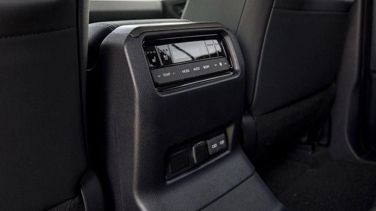 Toyota Prado Toyota Prado 2.4L Turbo Petrol Luxury A/T-6-6