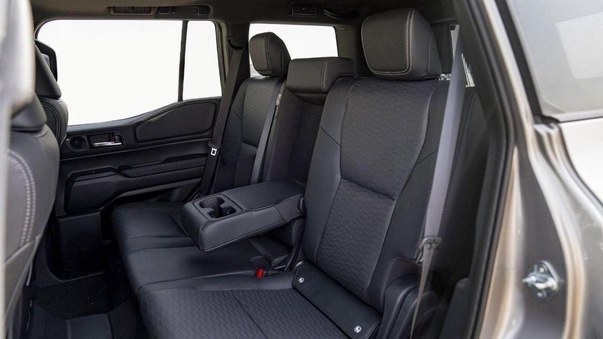 Toyota Prado Toyota Prado 2.4L Turbo Petrol Luxury A/T-8-8