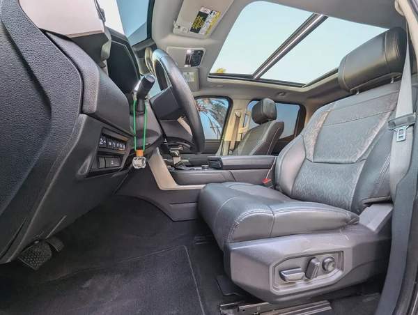 2022 TOYOTA TUNDRA CREWMAX LIMITED EDITION 4X4 PANORAMIC ROOF IN EXCELLENT CONDITION