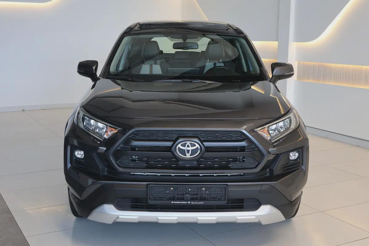 RAV4 ADVENTURE 4WD - GCC SPECS - ACCIDENT FREE - FULL SERVICE HISTORY - UNDER WARRANTY --6-6
