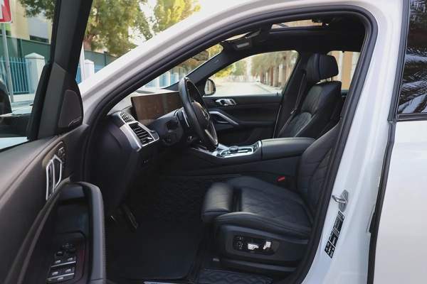 BMW X6-XDrive40i-2024-47000KM-GCC SPECS-UNDER WARRANTY SERVICE- EXCELLENT CONDITION