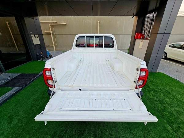 Toyota Hilux HILUX SR5/ AUTO GEAR/ AUTO WINDOW/ WIDE BODY/ CHROME BUMPER