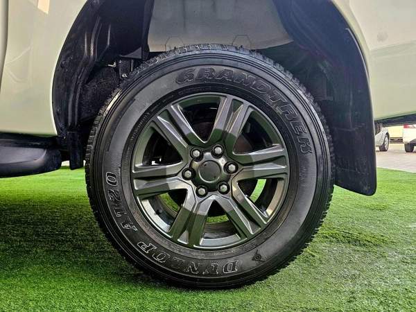 Toyota Hilux HILUX SR5/ AUTO GEAR/ AUTO WINDOW/ WIDE BODY/ CHROME BUMPER