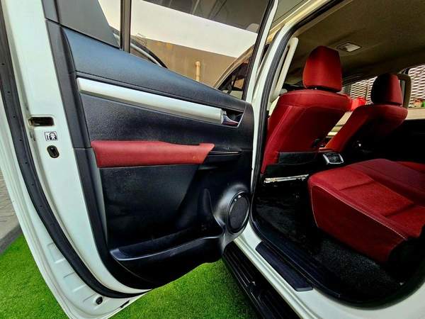 Toyota Hilux HILUX SR5/ AUTO GEAR/ AUTO WINDOW/ WIDE BODY/ CHROME BUMPER