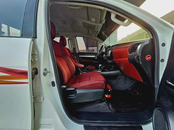 Toyota Hilux HILUX SR5/ AUTO GEAR/ AUTO WINDOW/ WIDE BODY/ CHROME BUMPER