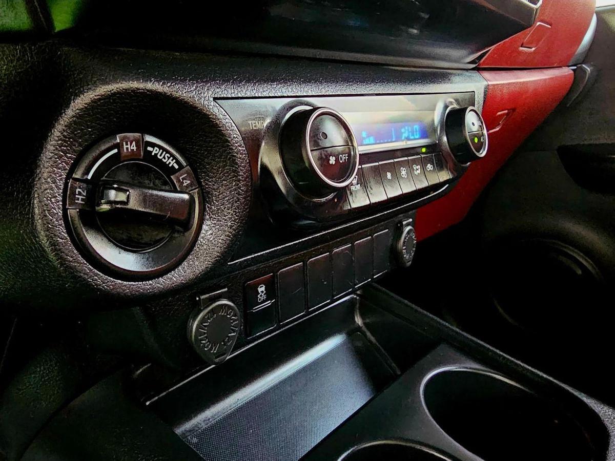 Toyota Hilux HILUX SR5/ AUTO GEAR/ AUTO WINDOW/ WIDE BODY/ CHROME BUMPER-14-14