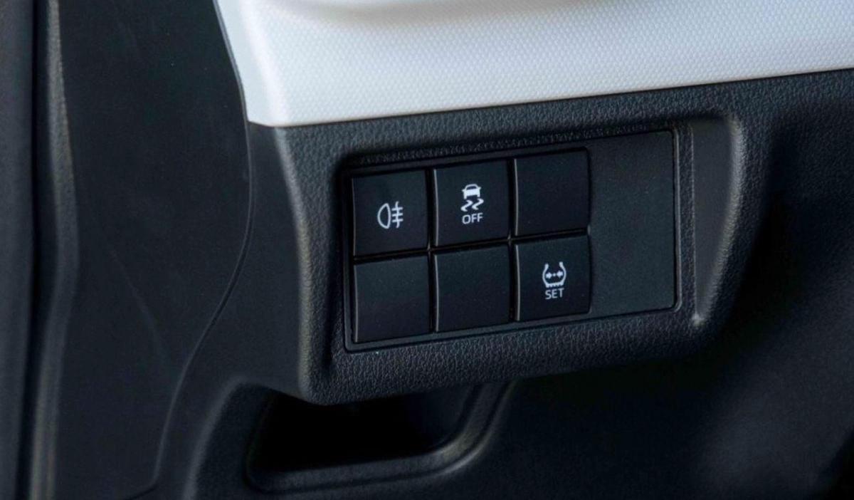 Toyota Veloz 1.5L FULL OPTION-17-17