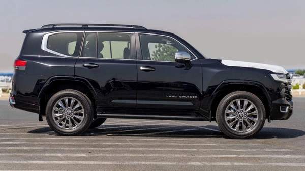 Toyota Land Cruiser PETROL 2026