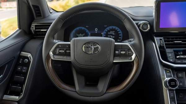 Toyota Land Cruiser PETROL 2026