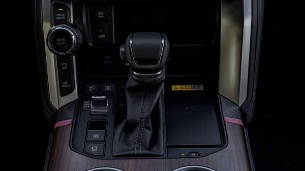Toyota Land Cruiser PETROL 2026