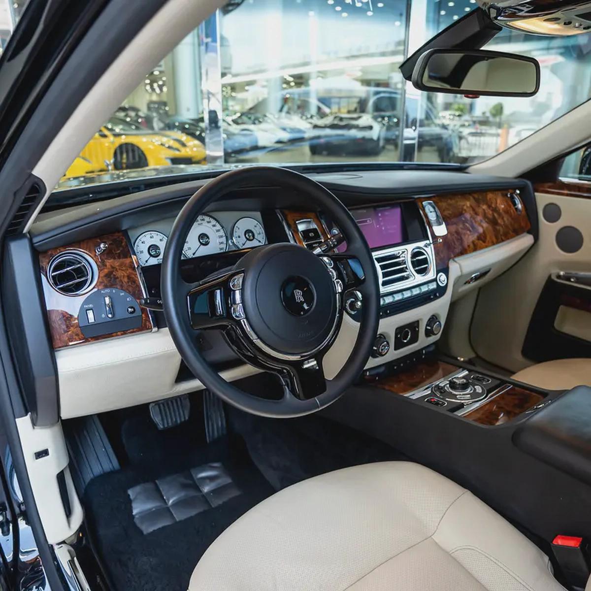 ROLLS ROYCE GHOST 2010 GCC DONE ONLY 30,000KM-7-7