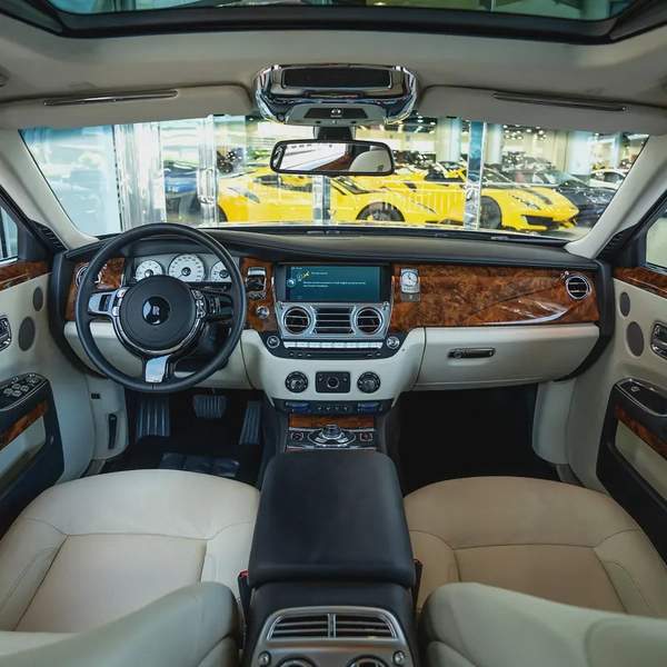 ROLLS ROYCE GHOST 2010 GCC DONE ONLY 30,000KM