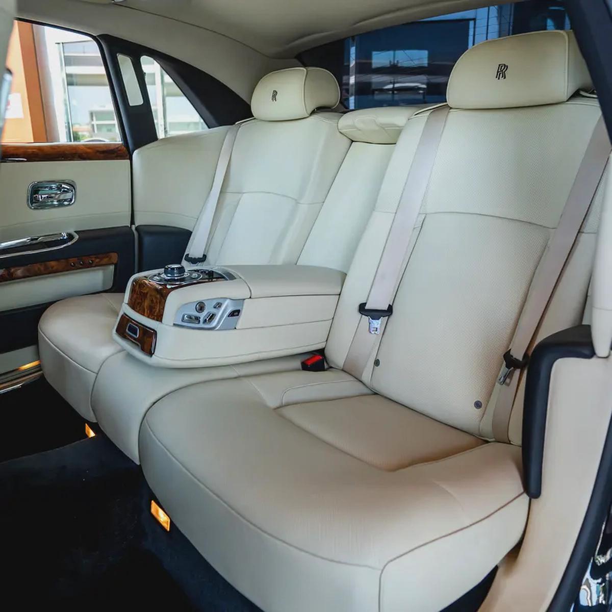 ROLLS ROYCE GHOST 2010 GCC DONE ONLY 30,000KM-13-13