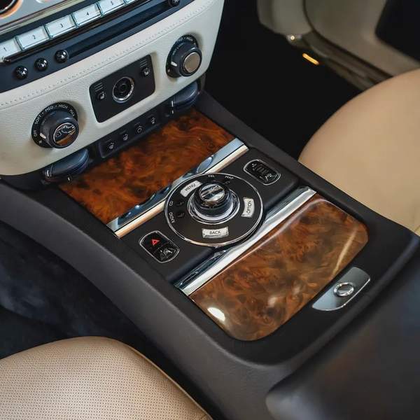 ROLLS ROYCE GHOST 2010 GCC DONE ONLY 30,000KM