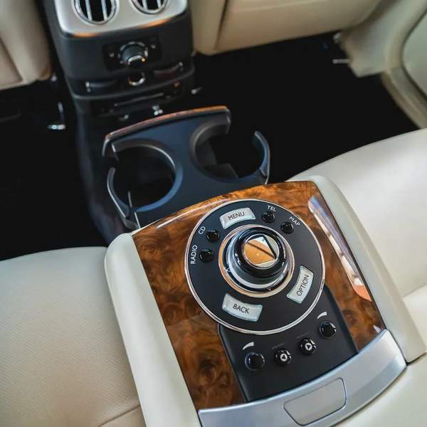 ROLLS ROYCE GHOST 2010 GCC DONE ONLY 30,000KM