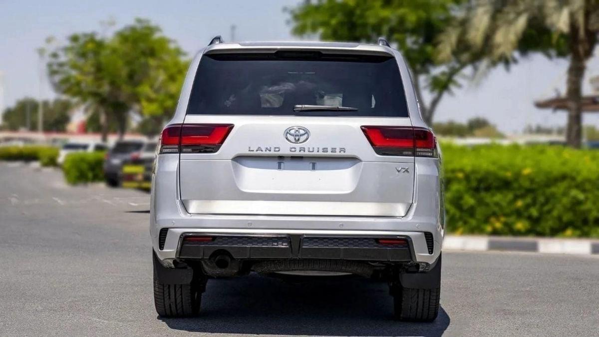 Toyota Land Cruiser TOYOTA LAND CRUISER LC300 VX 3.5L TWIN TURBO 2024-7-7