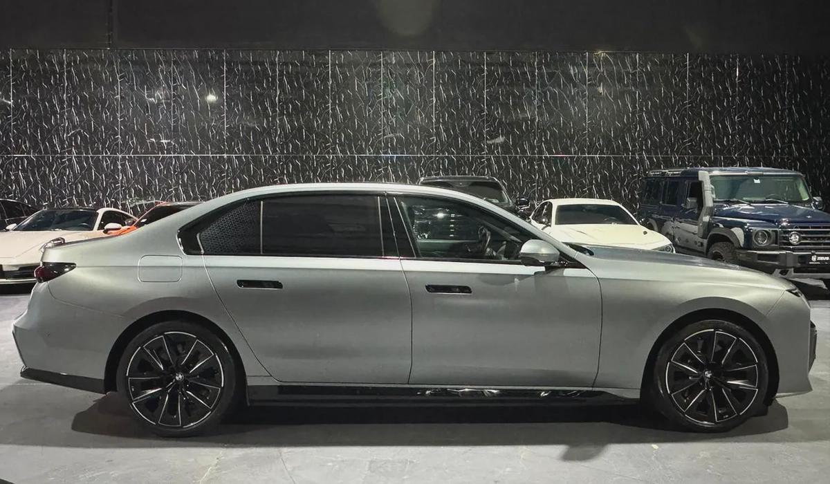 BMW i7 60 2022 European specs for 299,000.00 AED-6-6