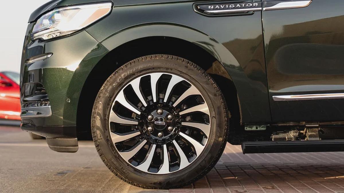 2024 Lincoln Navigator Presidential, Lincoln Warranty + Service Pack, Low Kms, 7-Seater, GCC-6-6