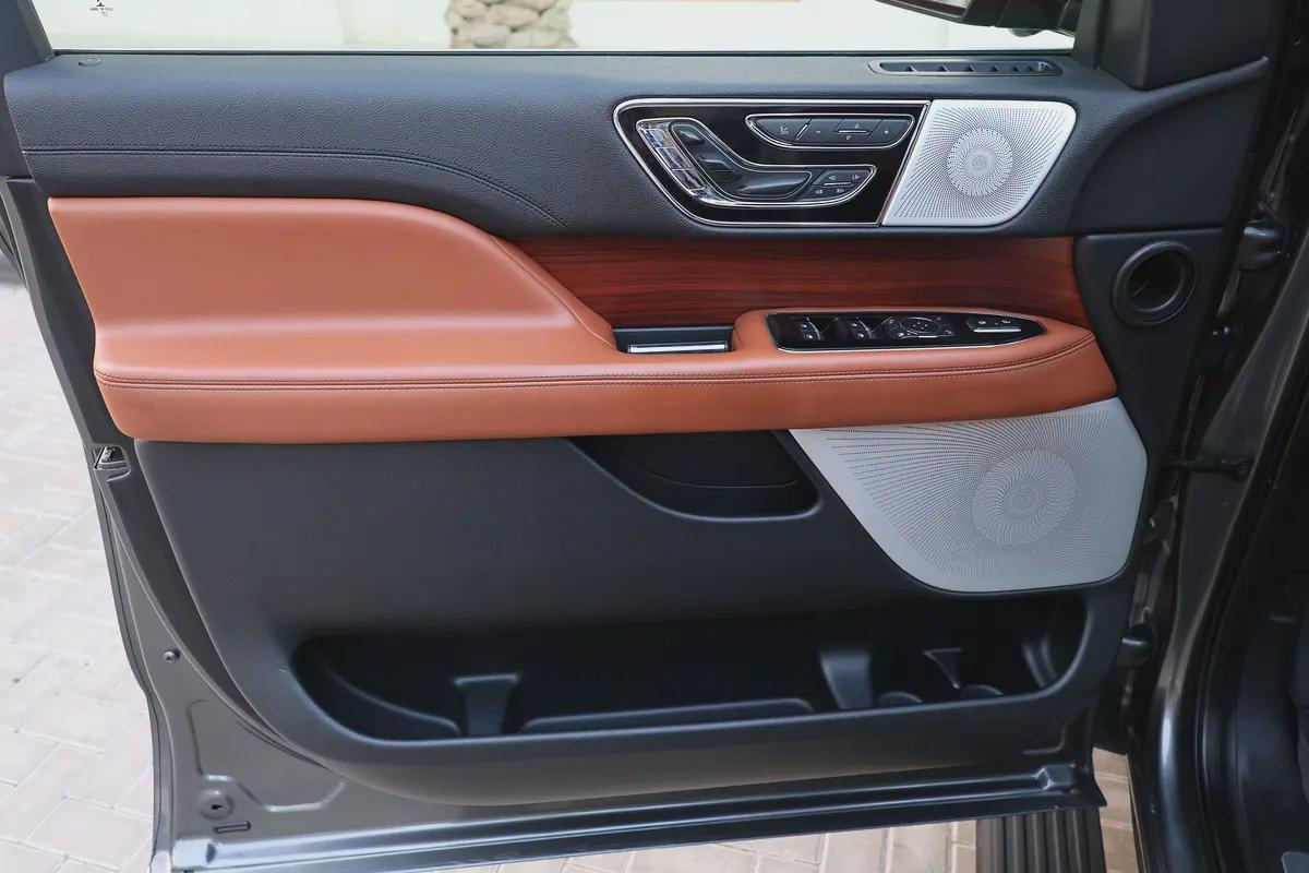 Lincoln Navigator-2021-127000KM-GCC SPECS-EXCELLENT CONDITION-7-7